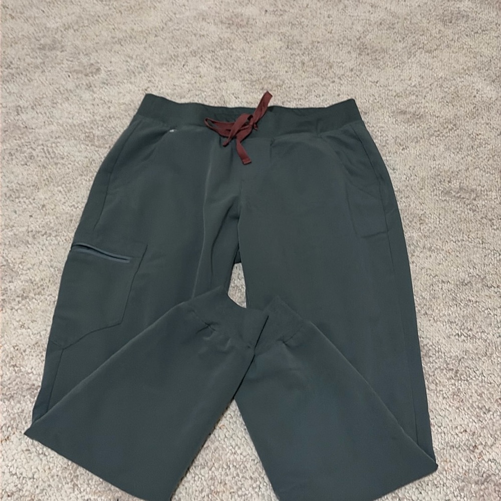 FIGS Zamora jogger scrubs